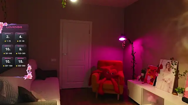 Snapshot of SpiceJessy chatting on February 17, 2026, 4:21 am SpiceJessy online show from February 17, 2026, 4:21 am