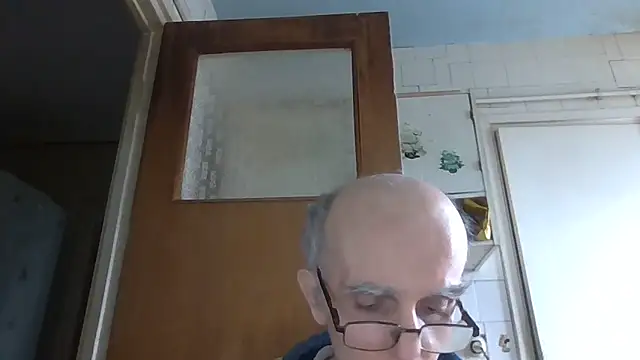 Snapshot of mariusica1@xh chatting on February 16, 2026, 2:27 pm mariusica1xh online show from February 16, 2026, 2:27 pm