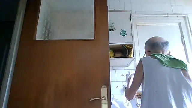Snapshot of mariusica1@xh chatting on July 23, 2026, 2:03 pm mariusica1xh online show from July 23, 2026, 2:03 pm
