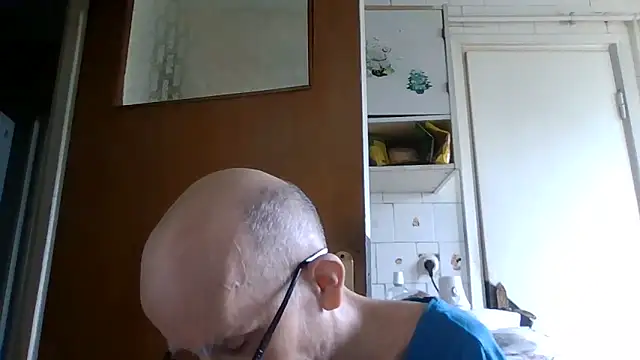 Snapshot of mariusica1@xh chatting on June 10, 2026, 2:07 pm mariusica1xh online show from June 10, 2026, 2:07 pm