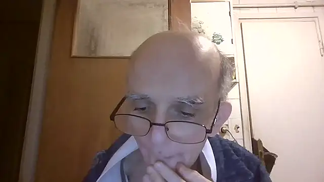 Snapshot of mariusica1@xh chatting on March 21, 2026, 3:52 am mariusica1xh online show from March 21, 2026, 3:52 am