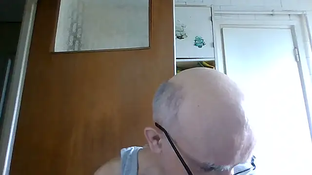Snapshot of mariusica1@xh chatting on June 21, 2026, 9:37 am mariusica1xh online show from June 21, 2026, 9:37 am