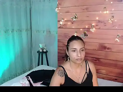 Snapshot of mykaelahoney chatting on March 20, 2026, 4:35 am mykaelahoney online show from March 20, 2026, 4:35 am