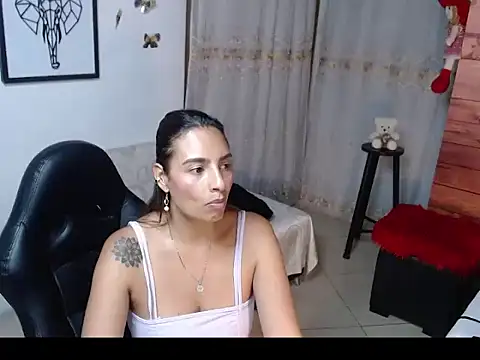 Snapshot of mykaelahoney chatting on March 10, 2026, 4:27 am mykaelahoney online show from March 10, 2026, 4:27 am