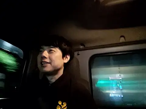 whitebriefboy online show from November 28, 2025, 3:34 pm