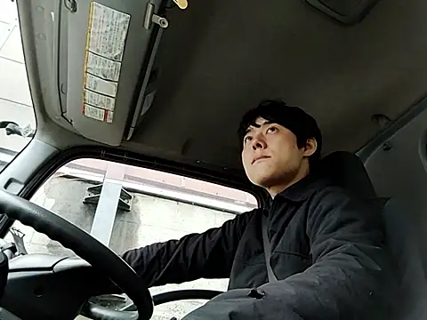 Snapshot of whitebriefboy chatting on March 18, 2026, 9:48 pm whitebriefboy online show from March 18, 2026, 9:48 pm