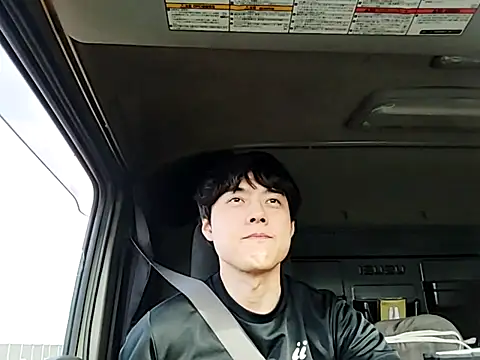 whitebriefboy online show from June 21, 2026, 9:42 pm