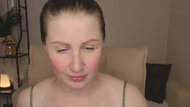 Snapshot of Helens_love chatting on June 7, 2026, 5:23 am Helens love online show from June 7, 2026, 5:23 am