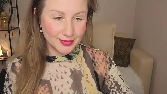 Snapshot of Helens_love chatting on June 14, 2026, 2:24 am Helens love online show from June 14, 2026, 2:24 am