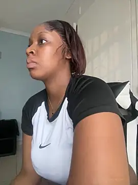 Snapshot of Candy_Love_18 chatting on November 28, 2025, 4:01 am Candy Love 18 online show from November 28, 2025, 4:01 am