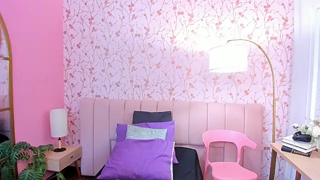 amber-hill online show from October 18, 2025, 7:16 pm