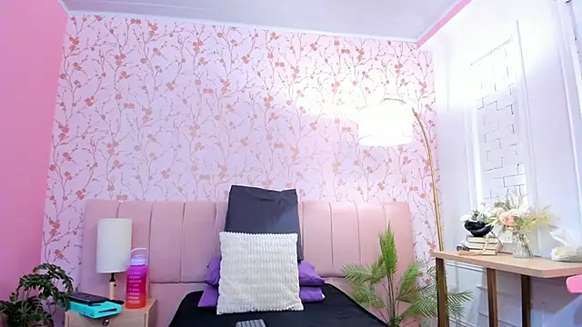 amber-hill online show from November 7, 2025, 7:51 pm