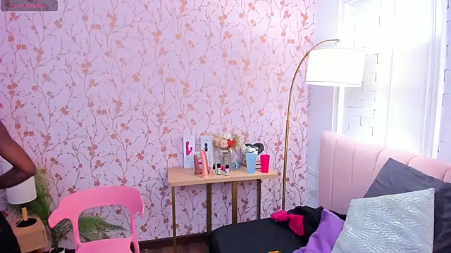 amber-hill online show from September 27, 2025, 6:58 pm