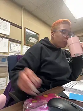 Snapshot of SexyHoneyRedd chatting on January 31, 2025, 3:11 pm SexyHoneyRedd online show from January 31, 2025, 3:11 pm