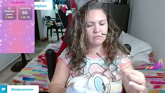 helenca43 online show from January 11, 2026, 1:07 pm