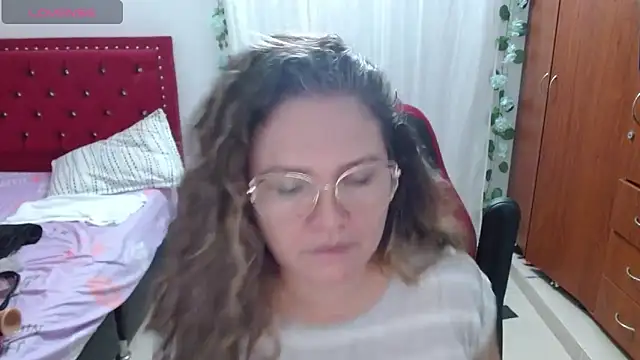 helenca43 online show from January 15, 2026, 9:34 am