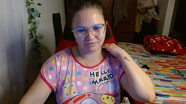 helenca43 online show from October 9, 2025, 9:32 am