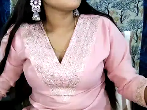 Snapshot of Aarvi_Arora chatting on December 17, 2025, 11:15 am Aarvi Arora online show from December 17, 2025, 11:15 am