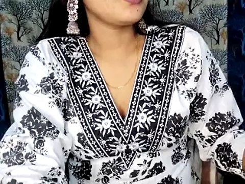 Snapshot of Aarvi_Arora chatting on December 19, 2025, 11:23 am Aarvi Arora online show from December 19, 2025, 11:23 am