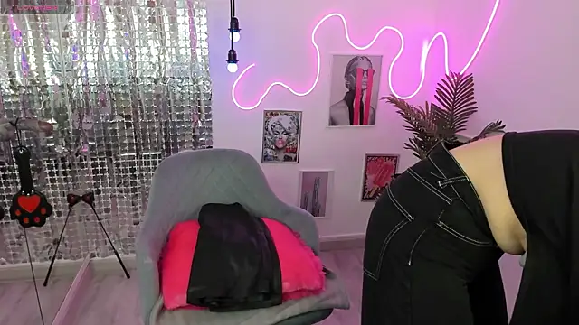 Lily Moonlight online show from February 7, 2026, 12:57 pm