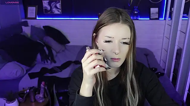 Lily Moonlight online show from March 21, 2025, 7:33 am