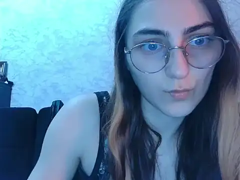 AliceMoonsea online show from April 7, 2026, 11:28 pm