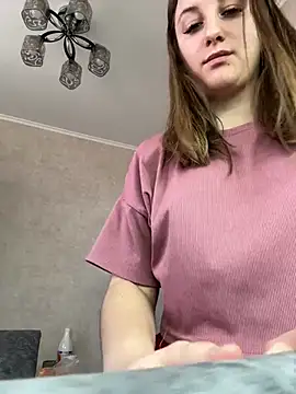 Strawberryyyyik online show from December 18, 2024, 7:58 am