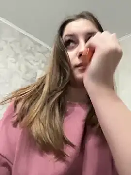 Strawberryyyyik online show from December 23, 2024, 8:55 am