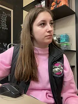 Strawberryyyyik online show from March 19, 2025, 9:38 am