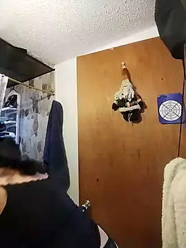 Snapshot of Im_Alma_ chatting on April 7, 2026, 2:08 pm Im Alma online show from April 7, 2026, 2:08 pm