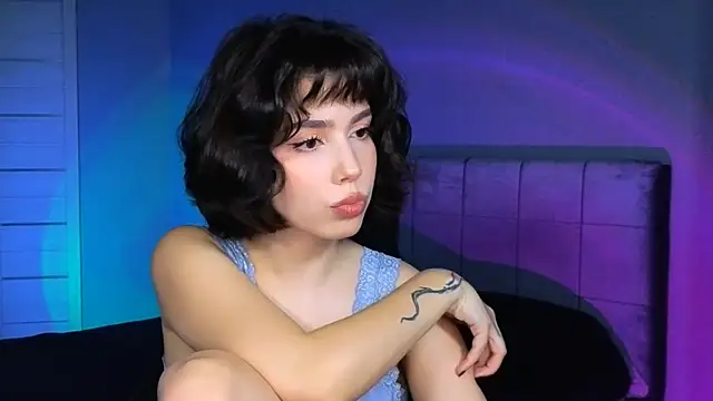 Stacy Gonzales  online show from November 16, 2025, 9:47 am