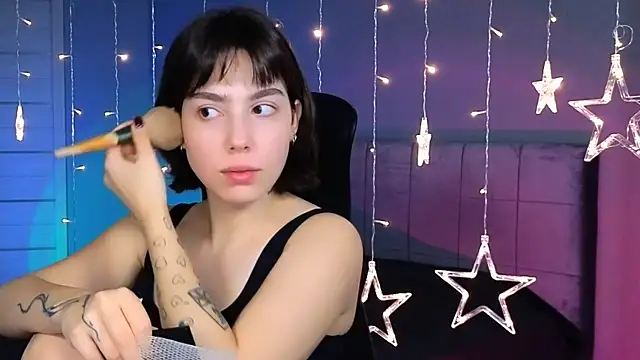 Stacy Gonzales  online show from November 4, 2025, 7:01 am