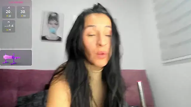 leila petitee  online show from March 16, 2025, 10:11 am