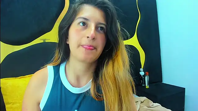 GiaRoussel online show from March 18, 2025, 2:28 pm