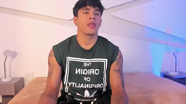 Snapshot of LuciferM_Star chatting on February 6, 2026, 11:01 pm LuciferM Star online show from February 6, 2026, 11:01 pm