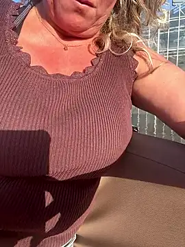JenniLowen online show from May 26, 2026, 5:44 pm