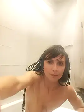 Francenia lolis online show from May 29, 2026, 9:32 pm