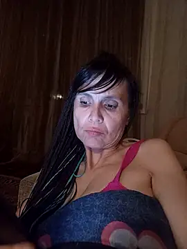 Francenia lolis online show from June 17, 2026, 9:47 pm