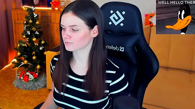 Lora Cain online show from December 22, 2024, 5:10 pm