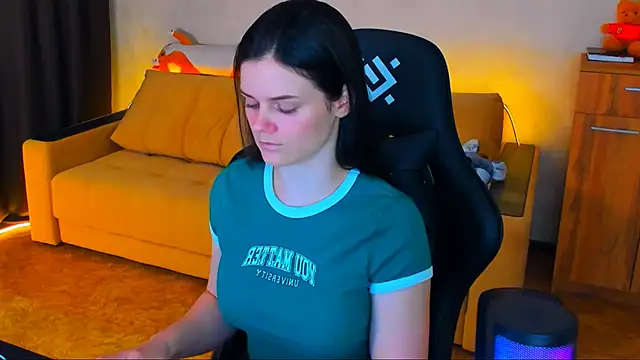 Lora Cain online show from January 15, 2025, 1:45 am