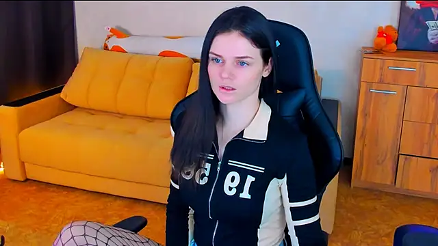 Lora Cain online show from January 17, 2025, 5:21 am