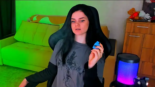 Lora Cain online show from February 10, 2025, 6:03 pm