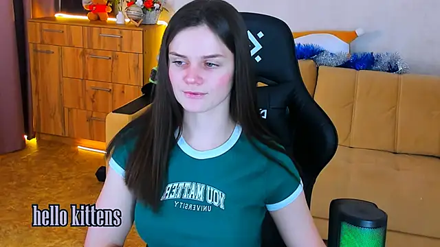 Lora Cain online show from December 14, 2024, 3:47 pm