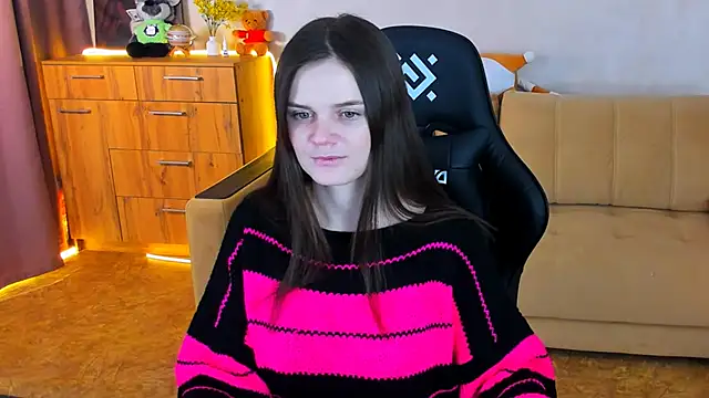 Lora Cain online show from December 9, 2024, 3:44 pm