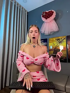 -Sexy Barbie- online show from April 1, 2026, 11:00 am