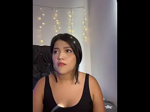 alisson carolina73 online show from November 17, 2025, 7:07 pm