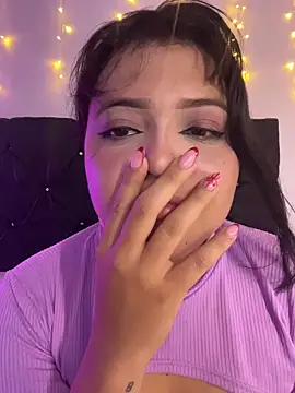 alisson carolina73 online show from December 19, 2025, 3:54 am