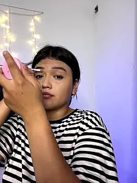 alisson carolina73 online show from October 26, 2025, 9:15 pm