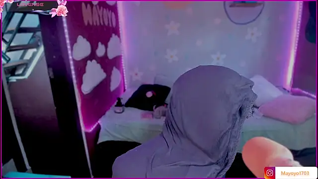 Snapshot of kiki_cavilll chatting on December 18, 2025, 2:32 pm kiki cavilll online show from December 18, 2025, 2:32 pm