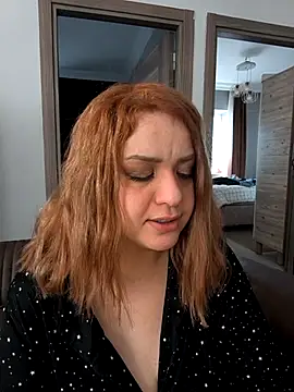 Snapshot of cansuozell chatting on February 15, 2026, 7:42 am cansuozell online show from February 15, 2026, 7:42 am